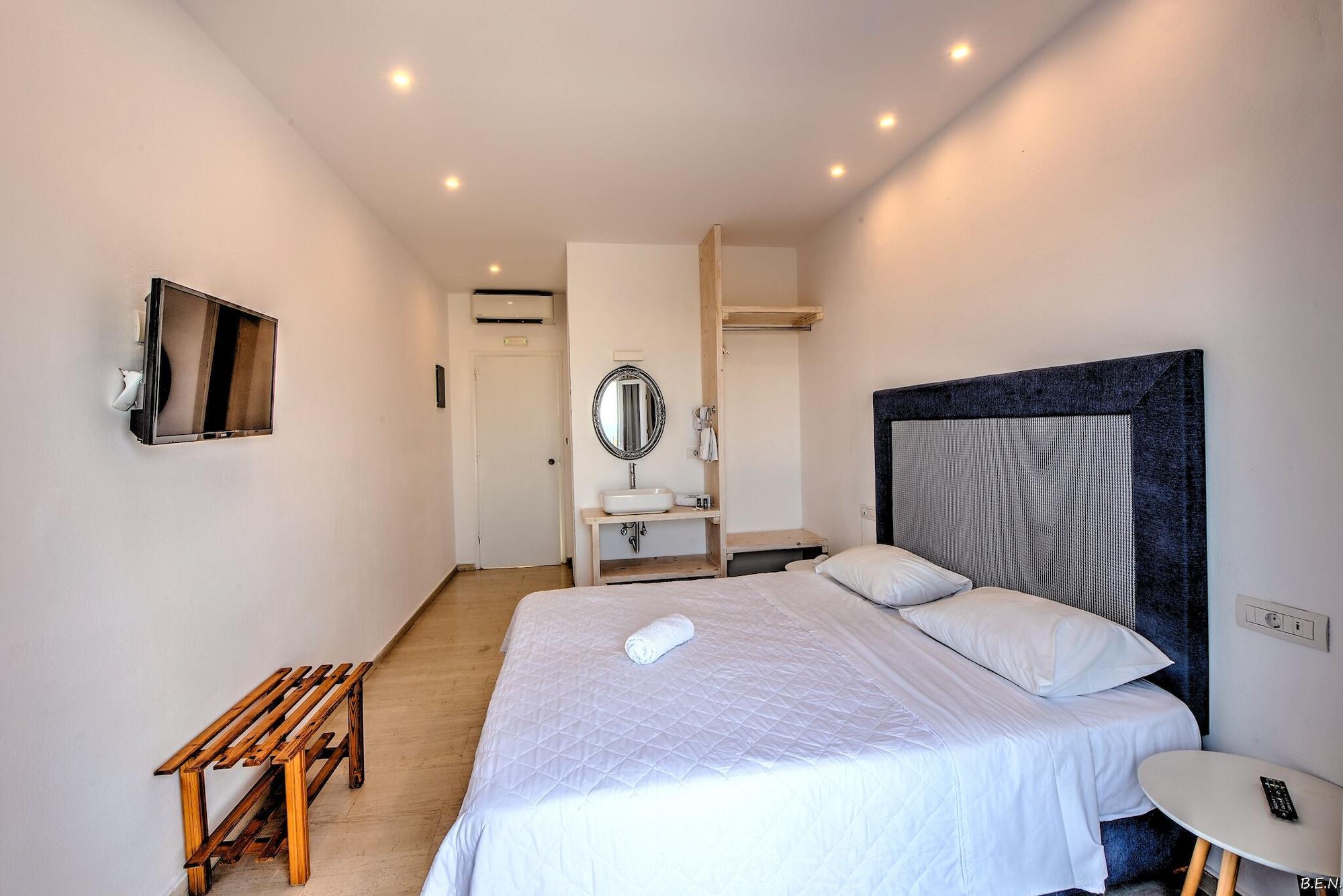 Anamar Santorini 4*