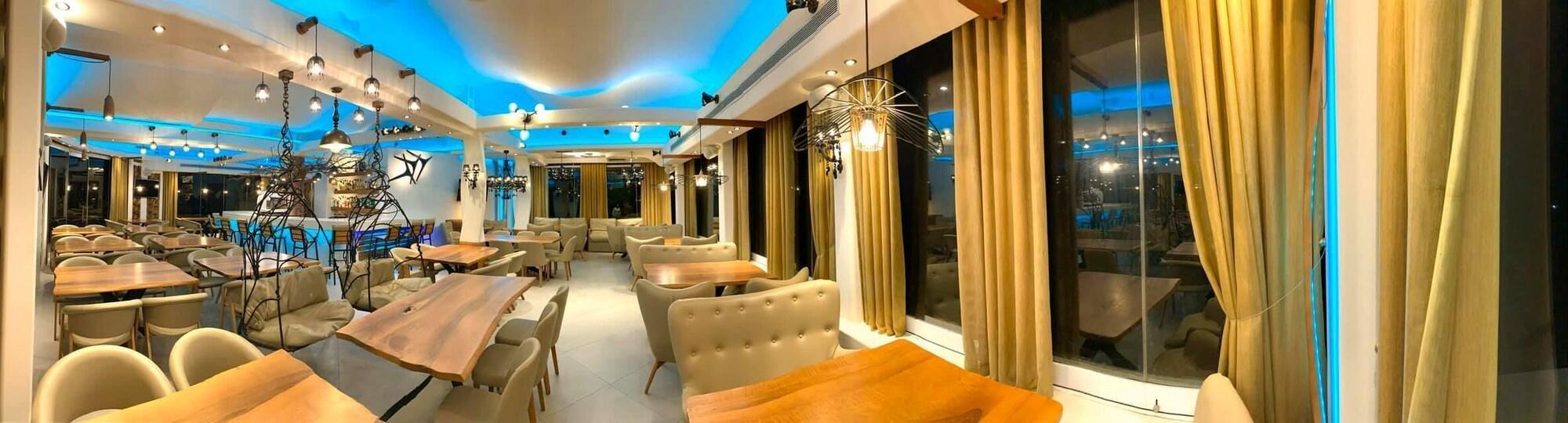 Hotel Manos