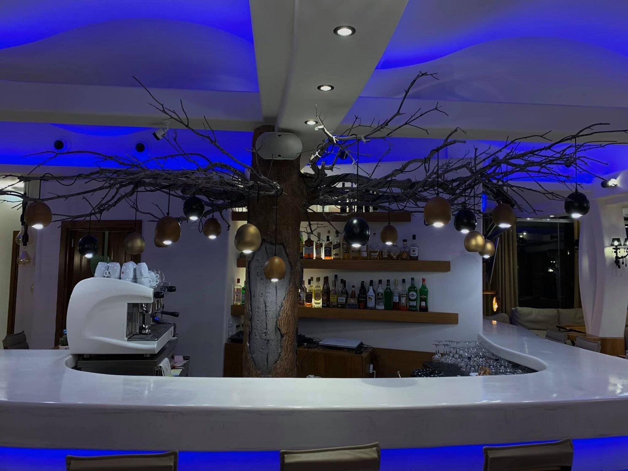 Manos 4* Karterados (Santorini)