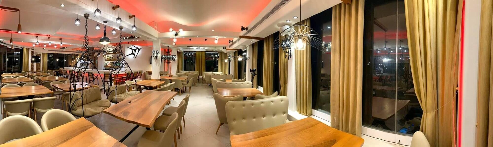 Hotel Manos 4*