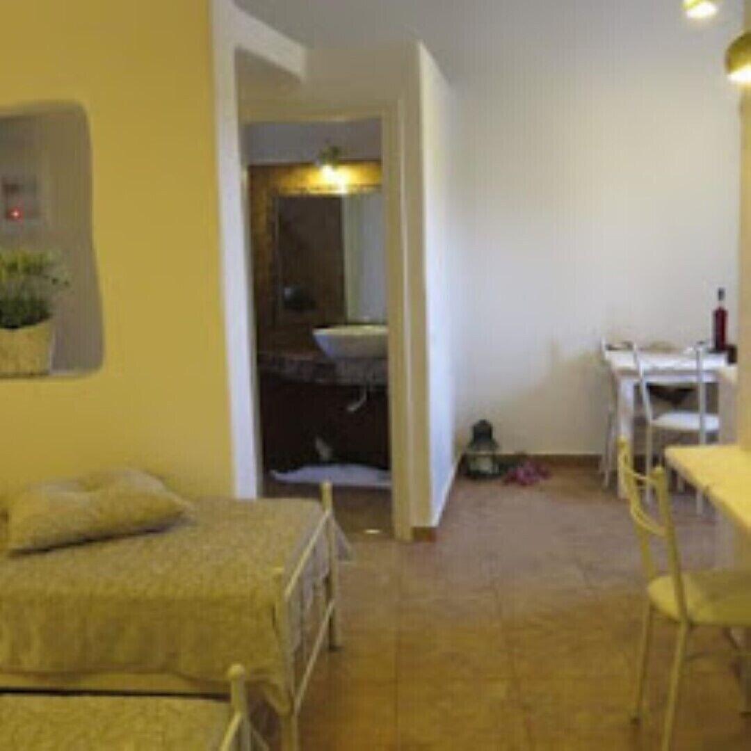 Manos Karterados (Santorini)