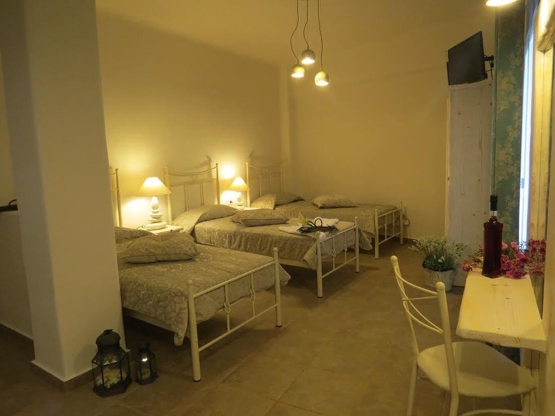 Hotel Manos Karterados (Santorini)
