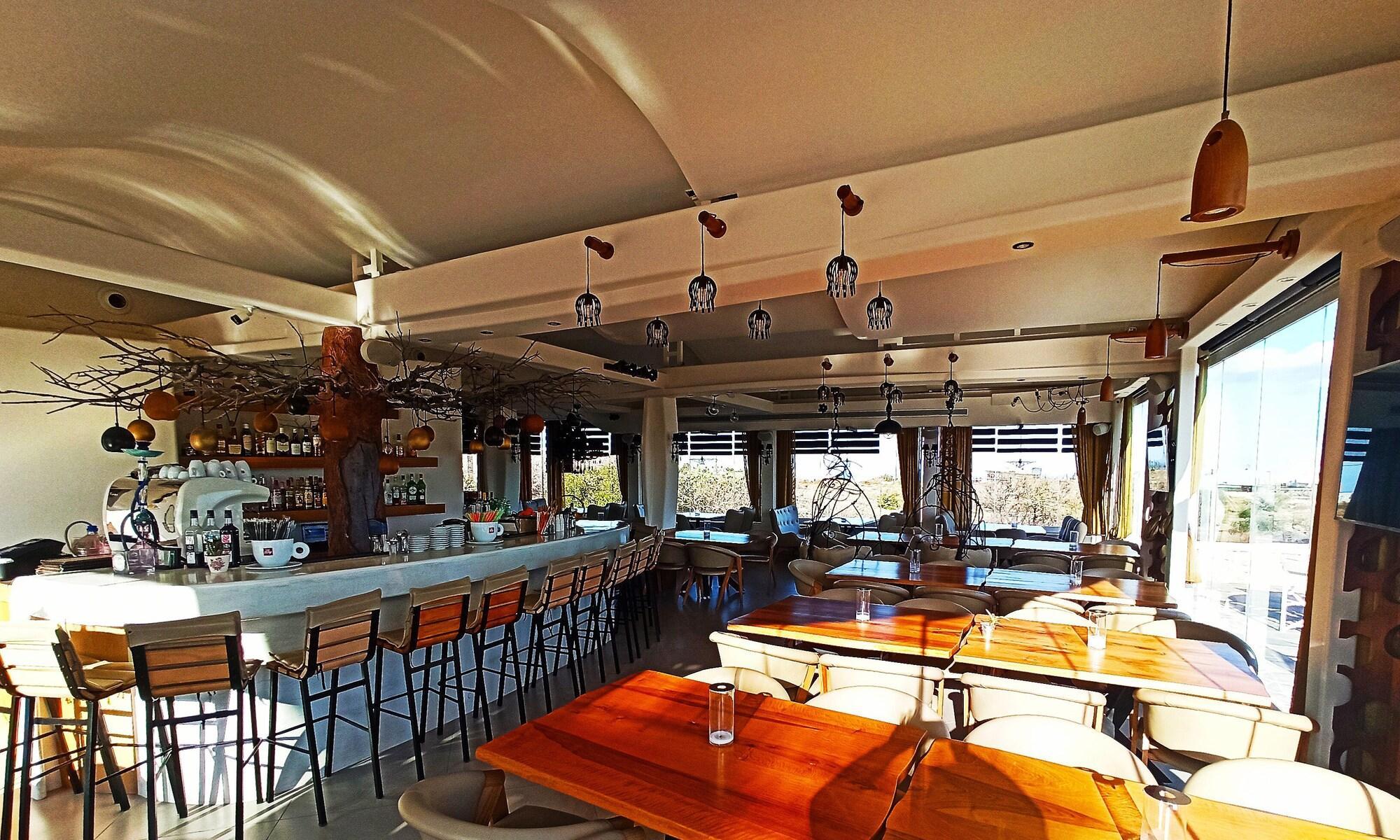 Manos Hotel Karterados (Santorini)