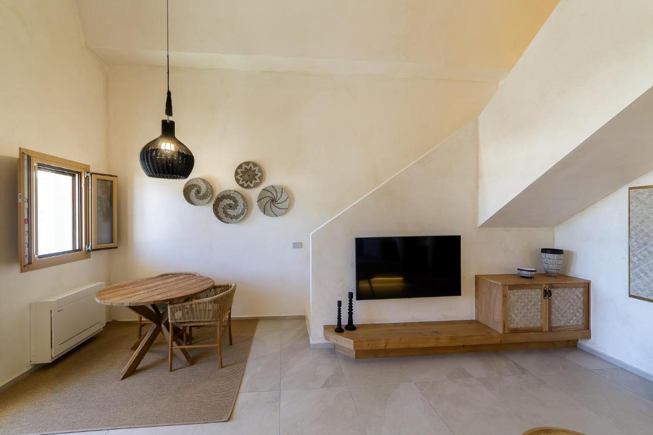 Opalia Hotel Perissa (Santorini)