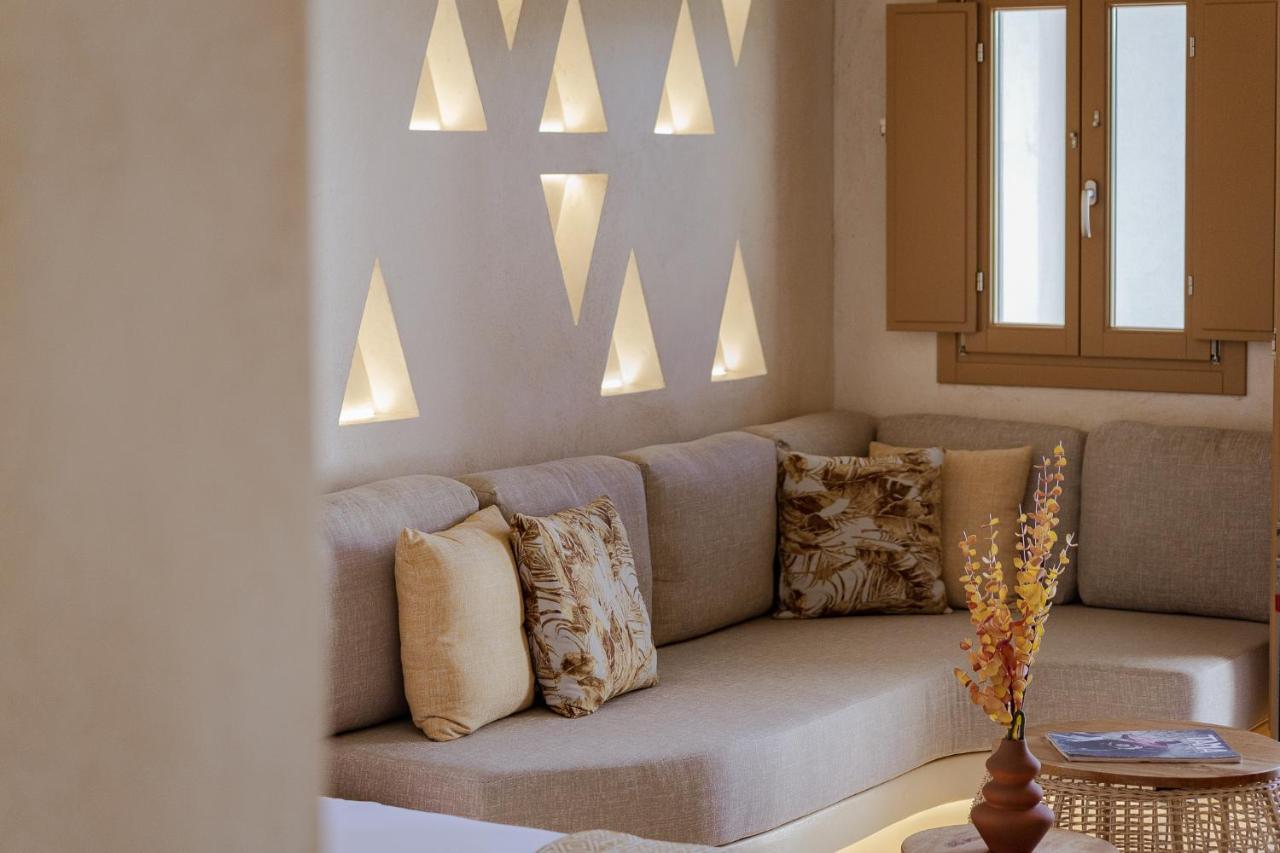 Opalia Hotel Perissa (Santorini)