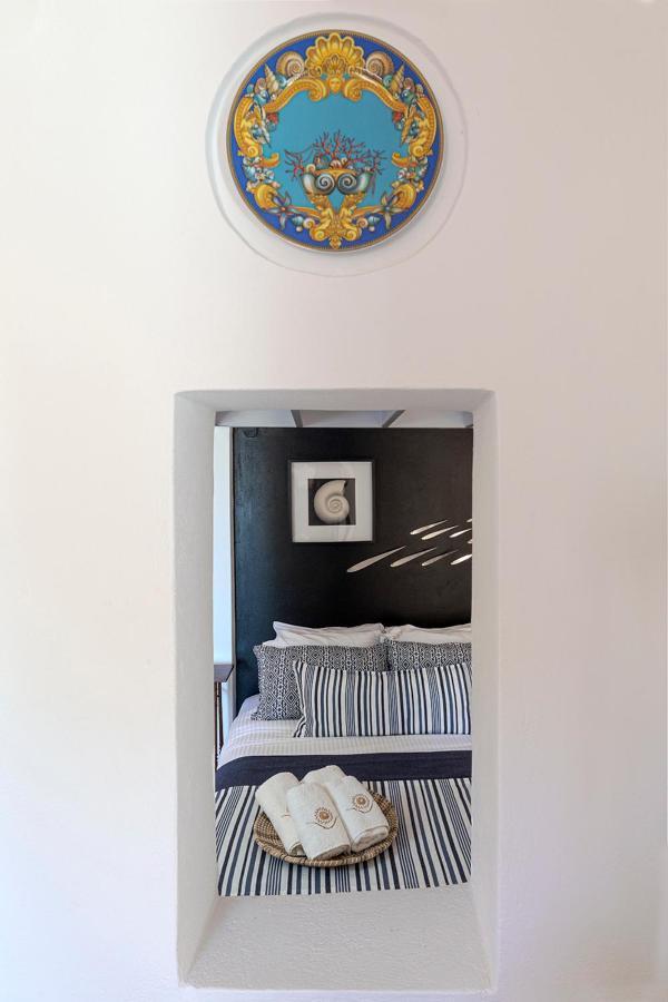 Coat Of Arms Mansion Fira (Santorini)