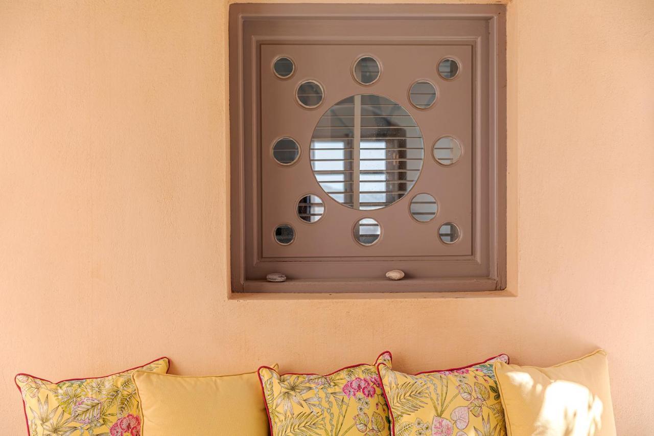 Villa Coat Of Arms Mansion Fira (Santorini)