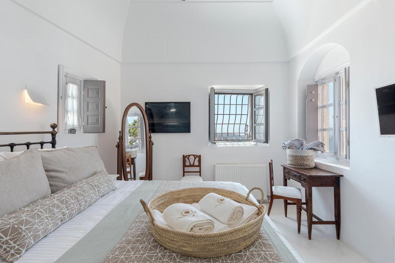 Villa Coat Of Arms Mansion Fira (Santorini)