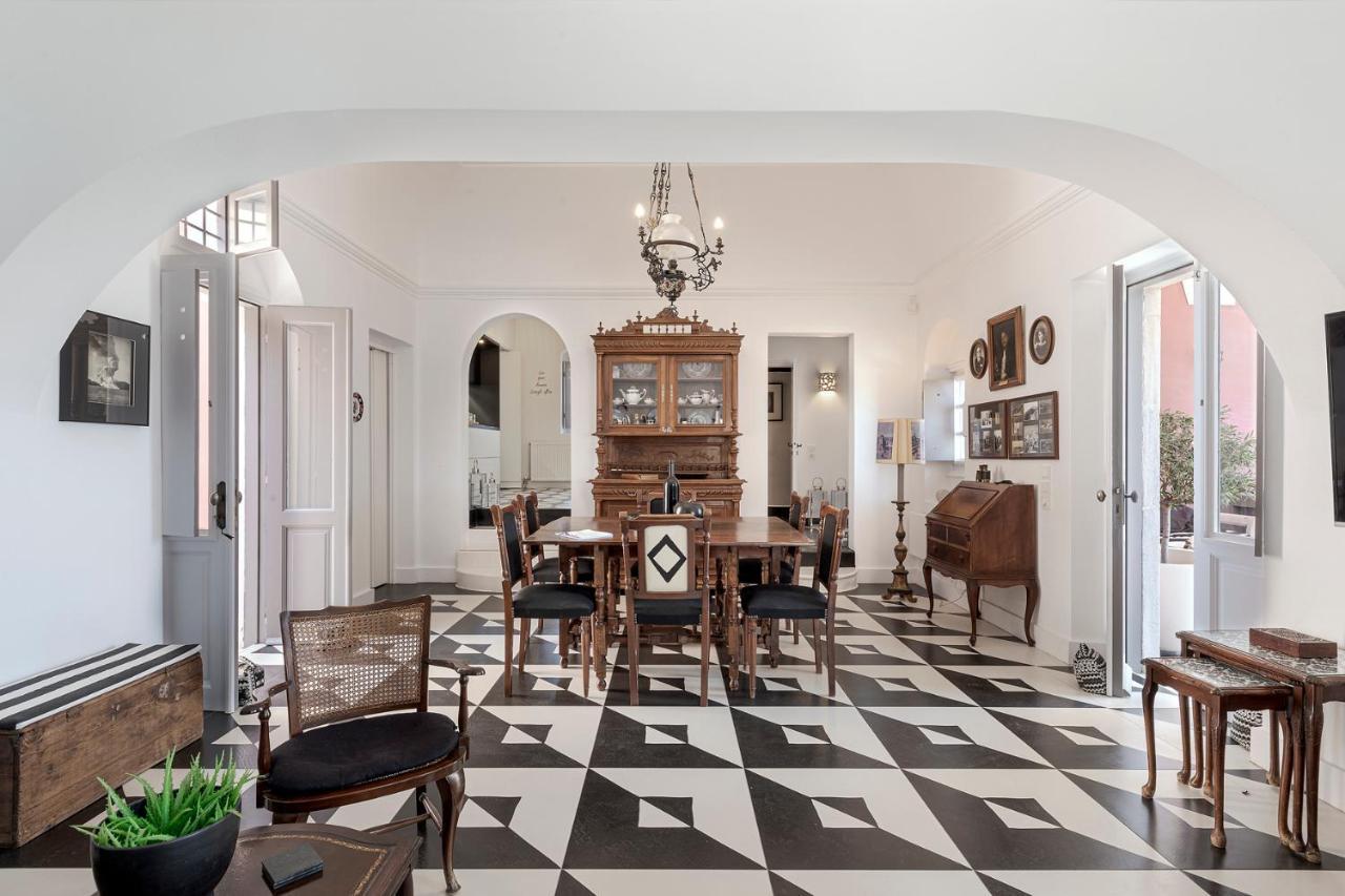 Villa Coat Of Arms Mansion Fira (Santorini)
