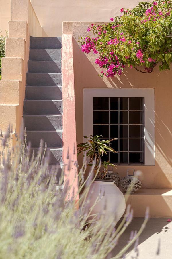 Villa Coat Of Arms Mansion Fira (Santorini)