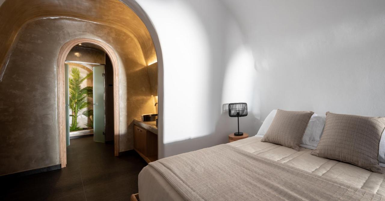 Hotel Lotus Cave *