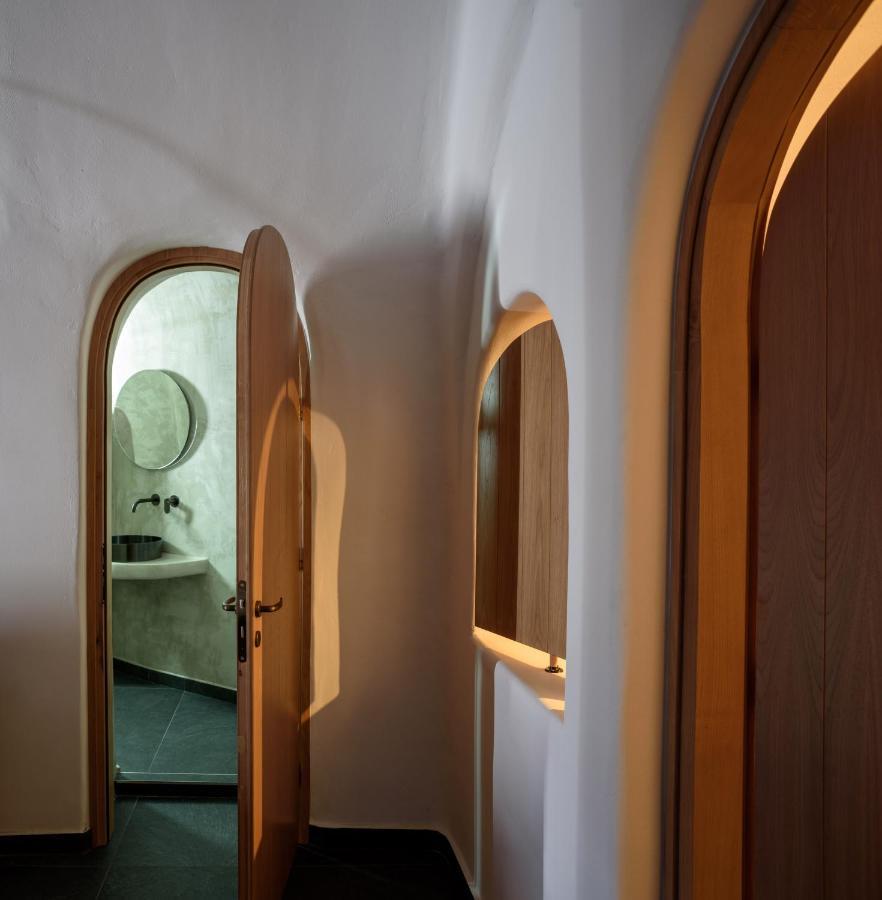Lotus Cave Hotel *