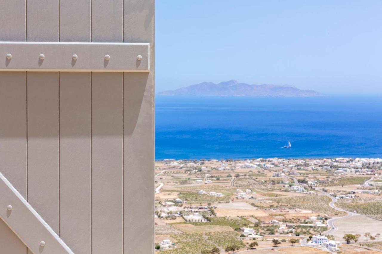 Kamini Santorini * Pyrgos Kallistis