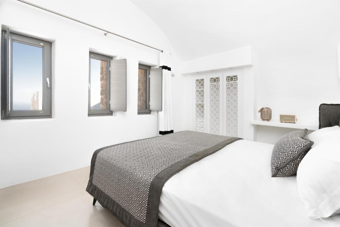 Kamini Santorini