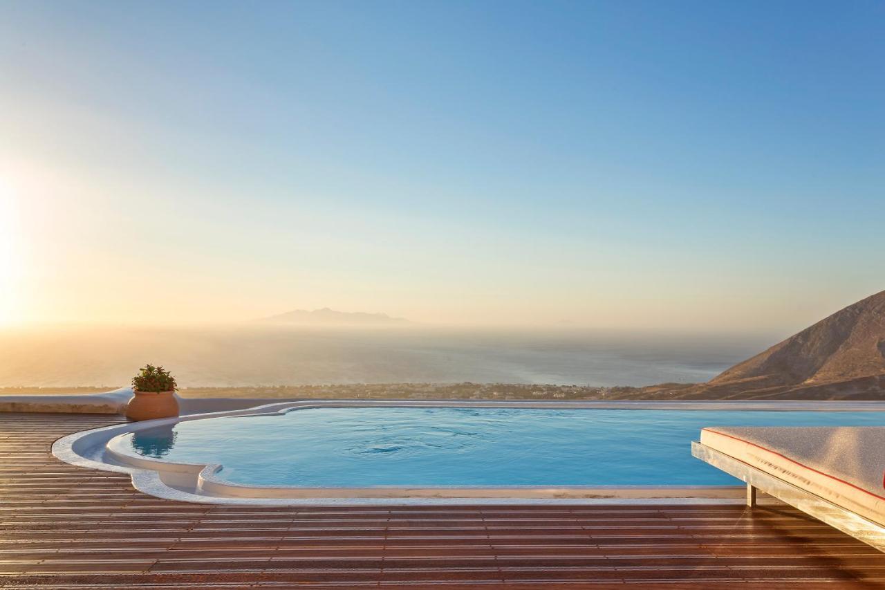 Kamini Santorini *