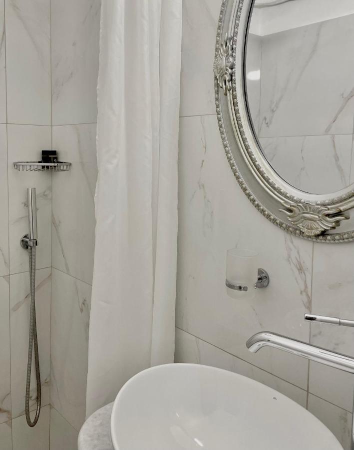 Maina Aparthotel