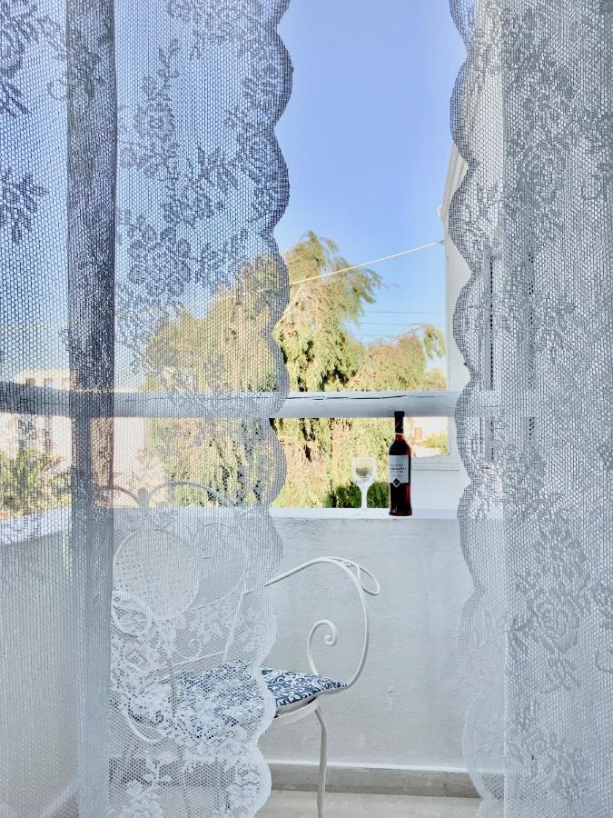 Maina Aparthotel Kamari (Santorini)