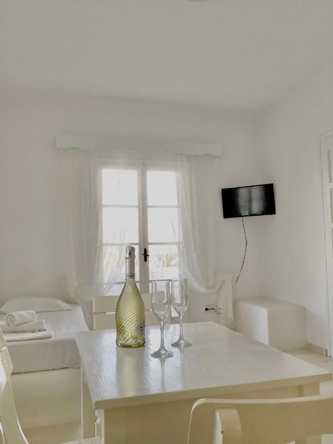 Maina Aparthotel