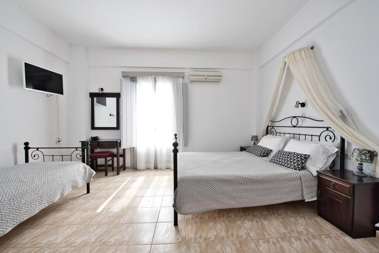 Aparthotel Anessis Fira (Santorini)