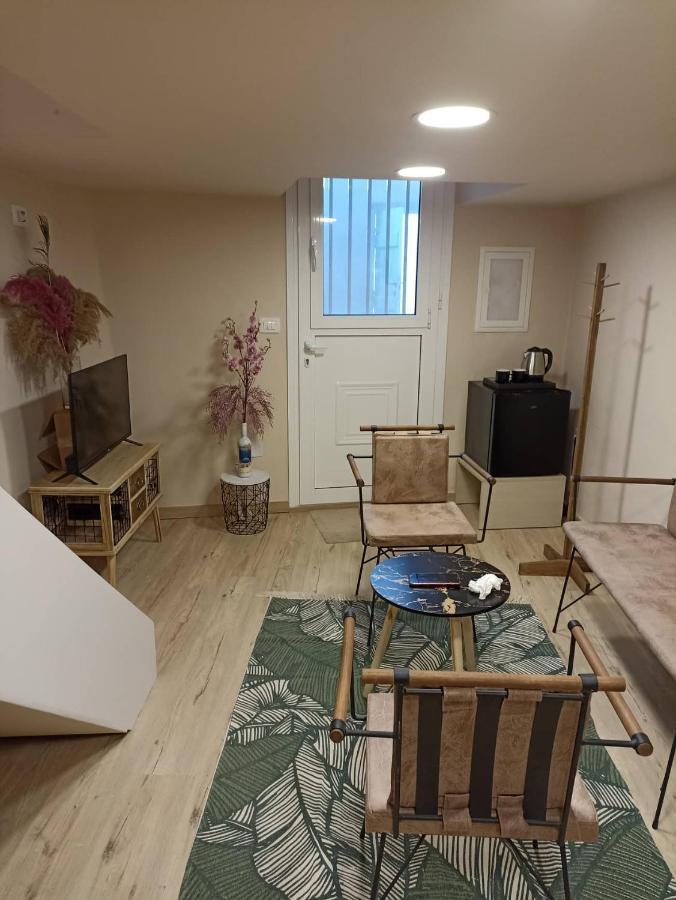 Center Apartment *
