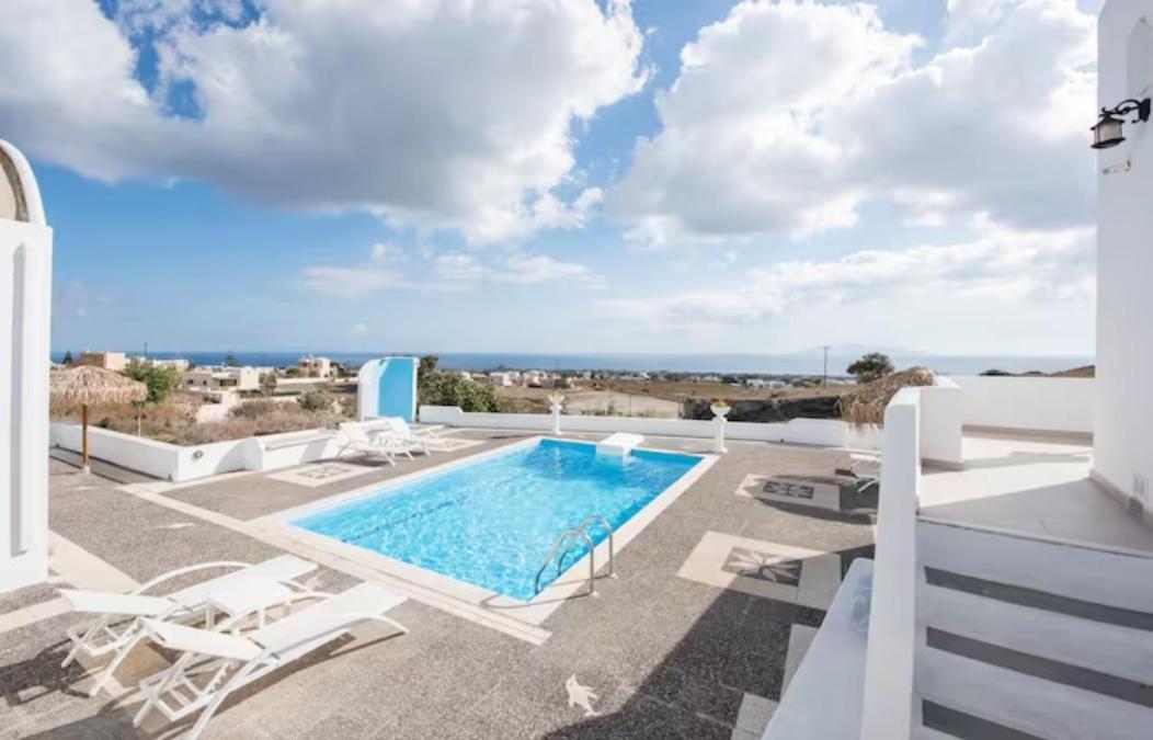 Santorini Traditional