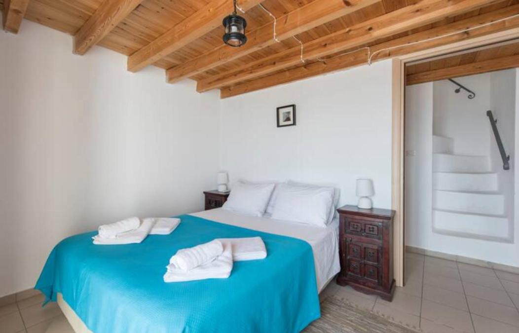 Santorini Traditional * Vothon
