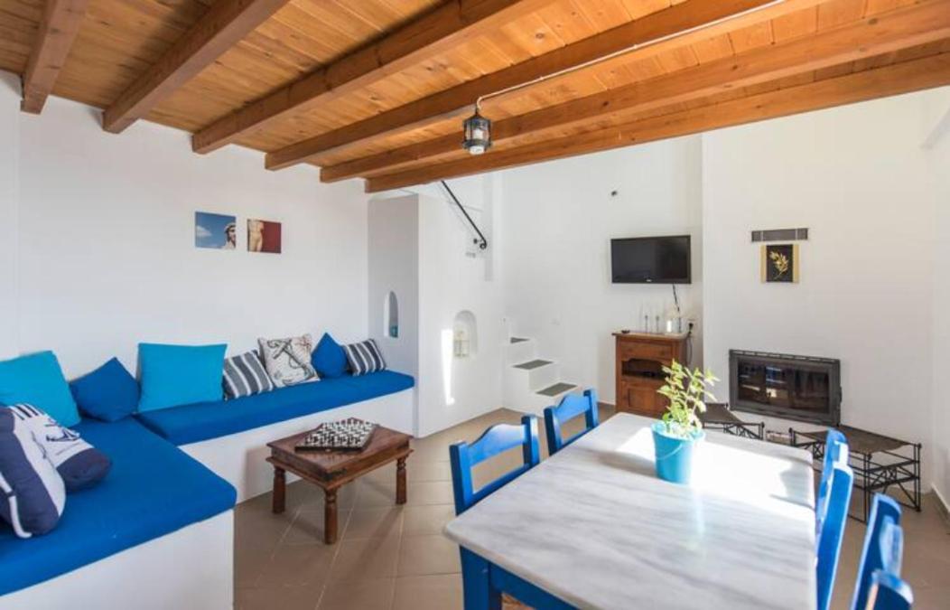 Santorini Traditional Apartment Vothon