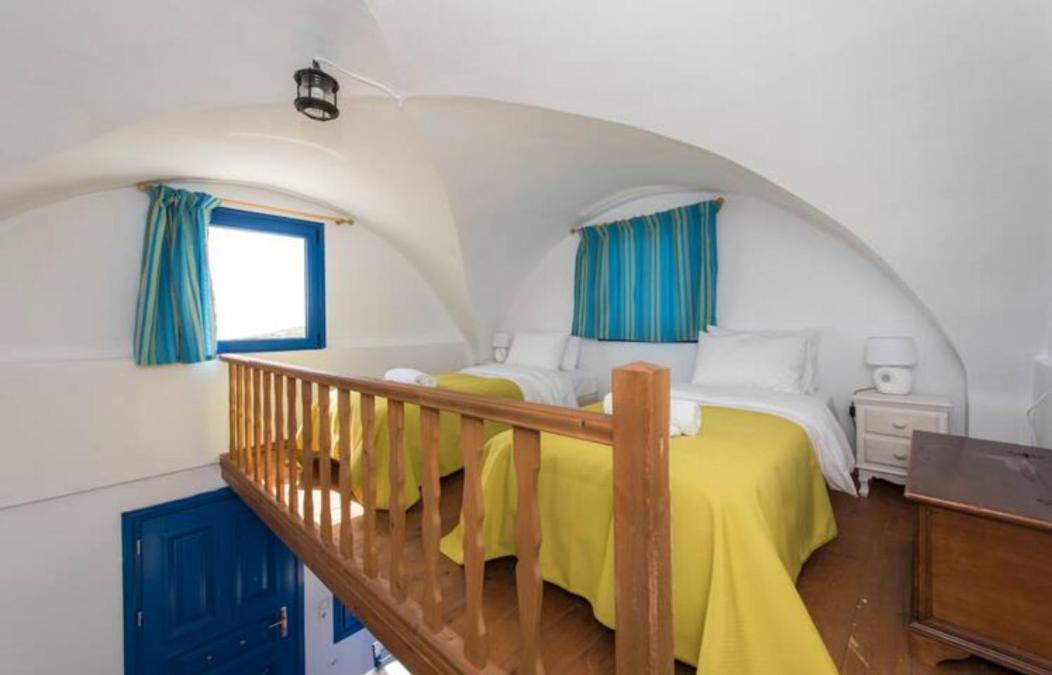 Santorini Traditional