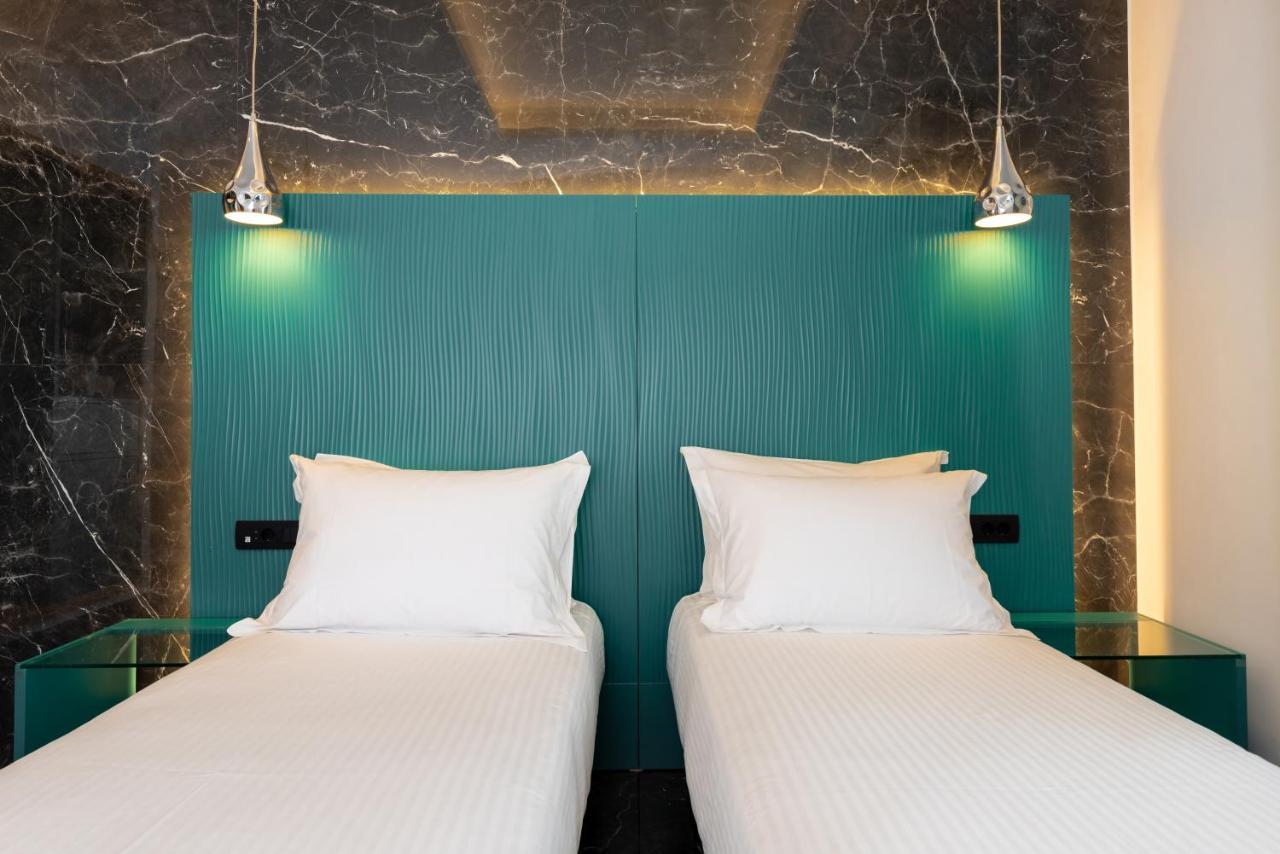 Deluxe Santorini 4* Fira (Santorini)