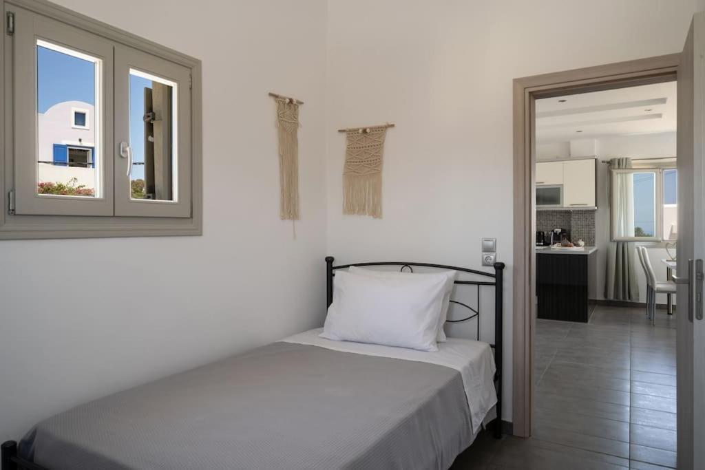 In The Heart Of & Free Pool - Nychteri Fira (Santorini)