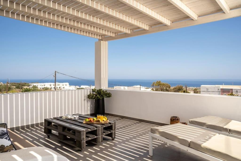 In The Heart Of & Free Pool - Nychteri Fira (Santorini)