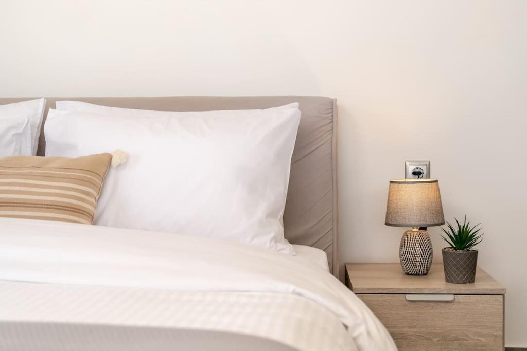 In The Heart Of & Free Pool - Nychteri Apartamento *