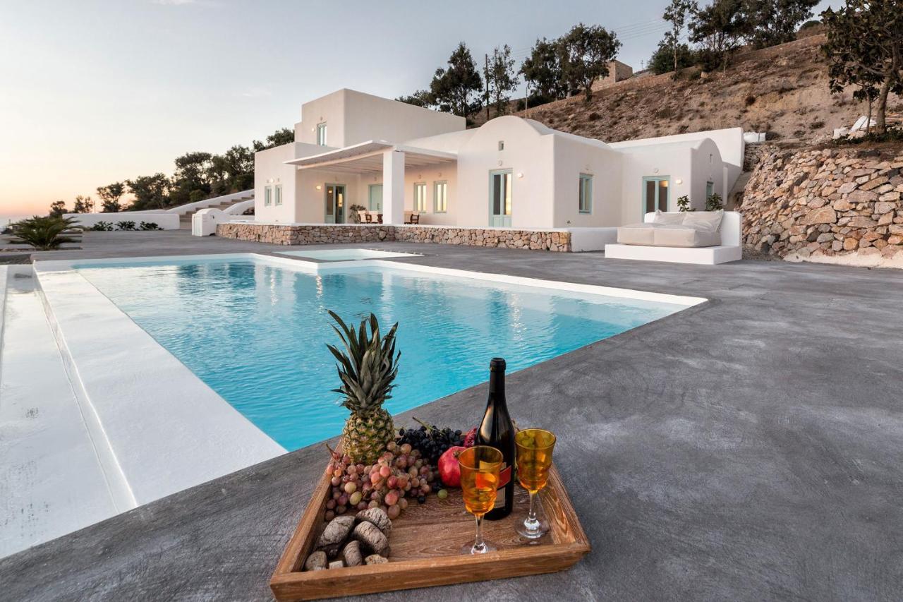 Sleeps8-parking-garden-pool-sunsets-barbeque Villa