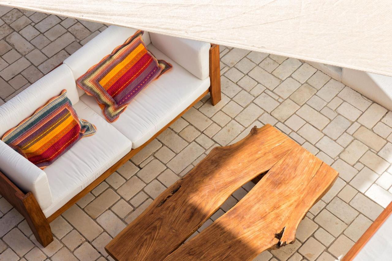 Villa Sleeps8-parking-garden-pool-sunsets-barbeque