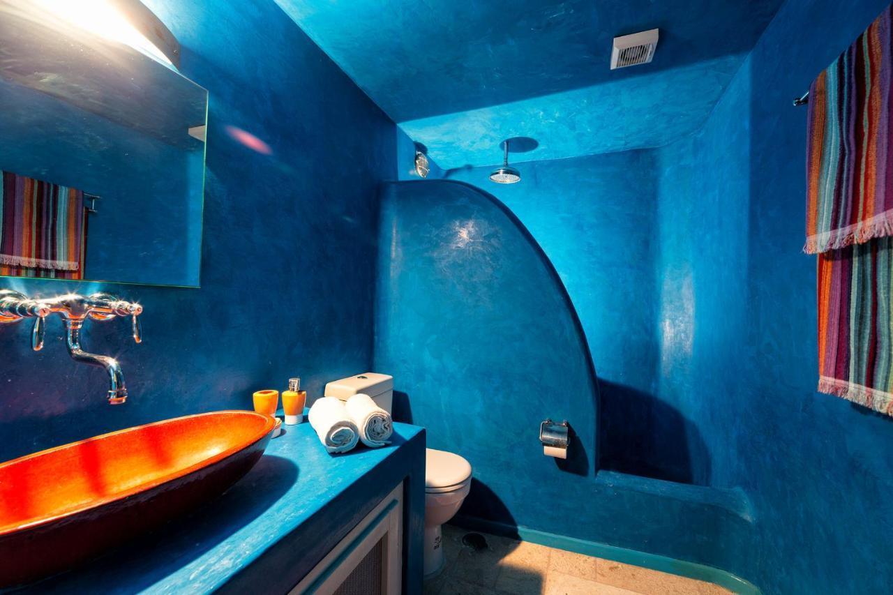 Sleeps8-parking-garden-pool-sunsets-barbeque Villa Emporio (Santorini)