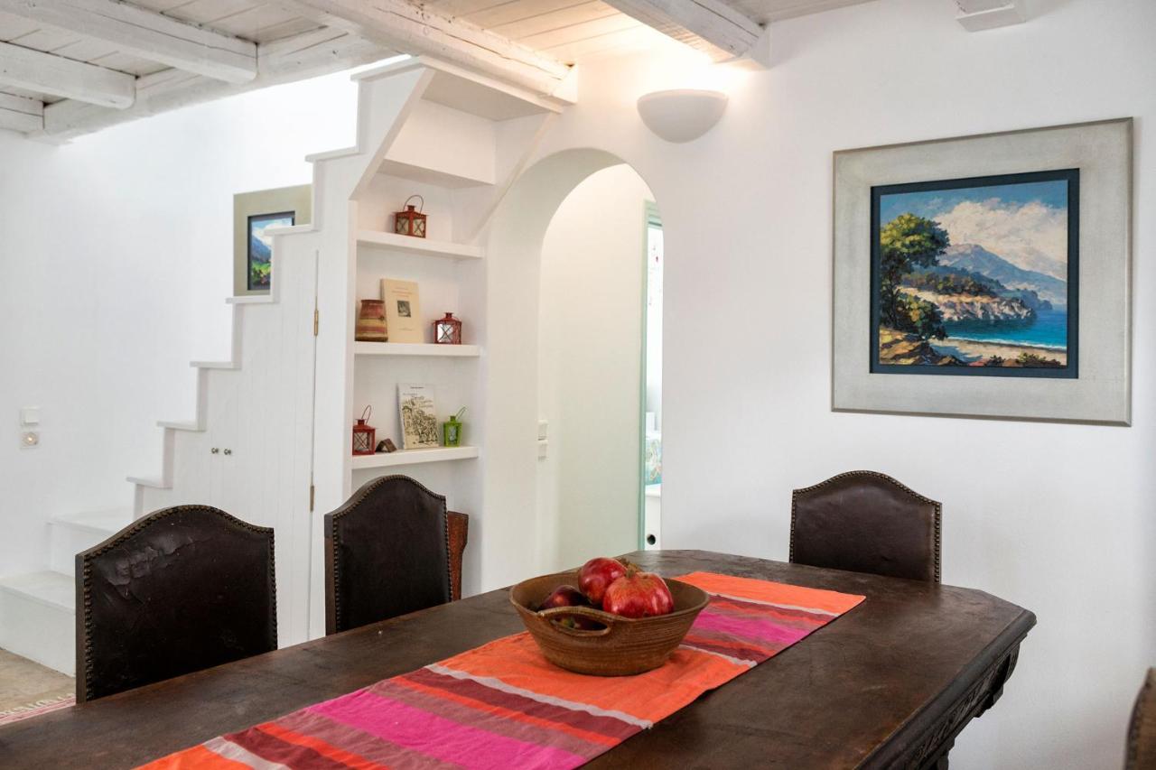 Villa Sleeps8-parking-garden-pool-sunsets-barbeque *