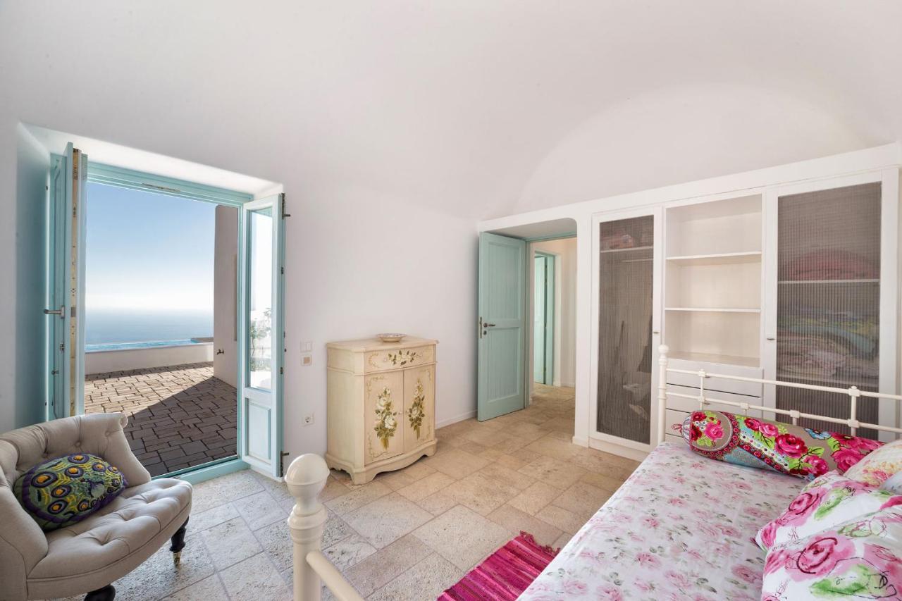 Villa Sleeps8-parking-garden-pool-sunsets-barbeque