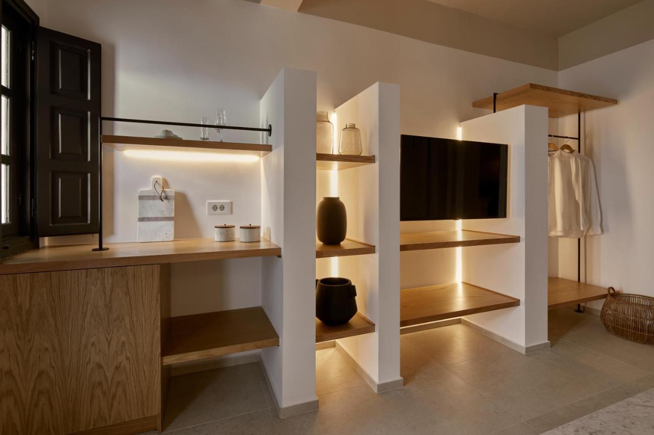 Hotel Oia Suites 3*
