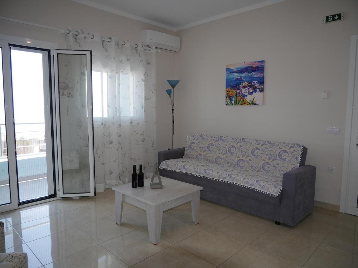 Roza's Family House * Imerovigli (Santorini)