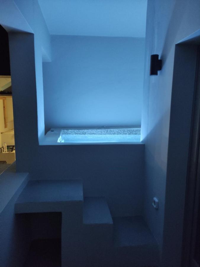 Thousand Stars Suites&rooms Aparthotel Kamari (Santorini)