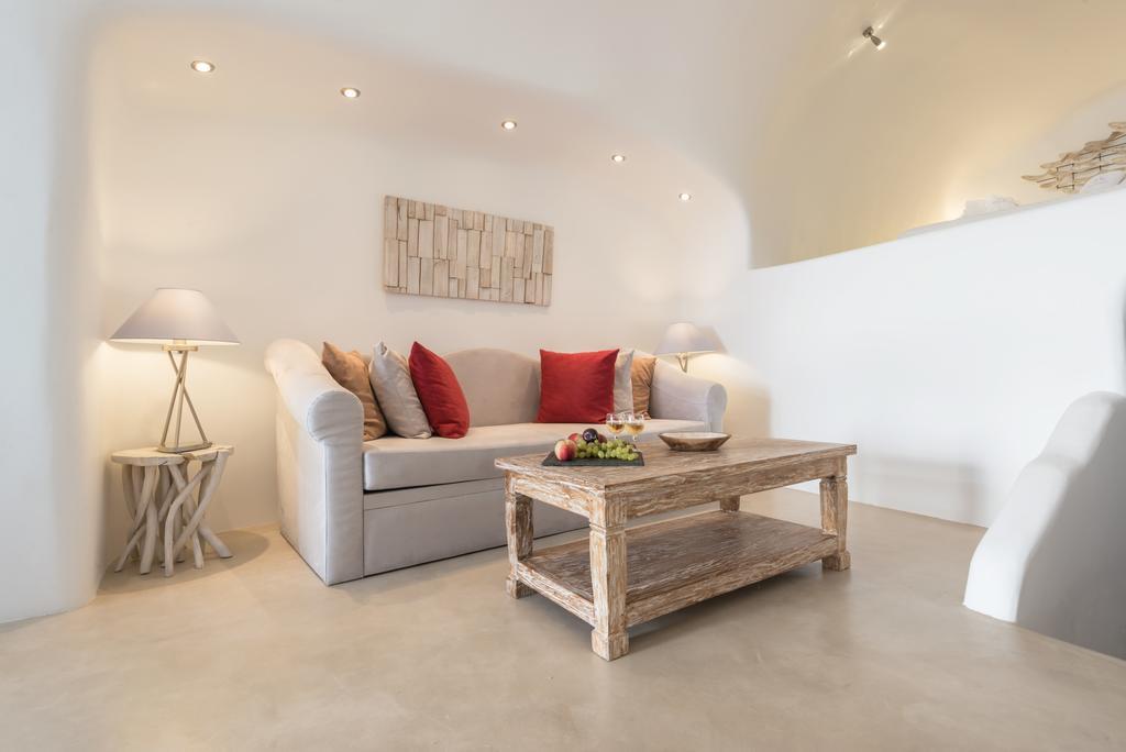 Iliovasilema Suites Imerovigli (Santorini)
