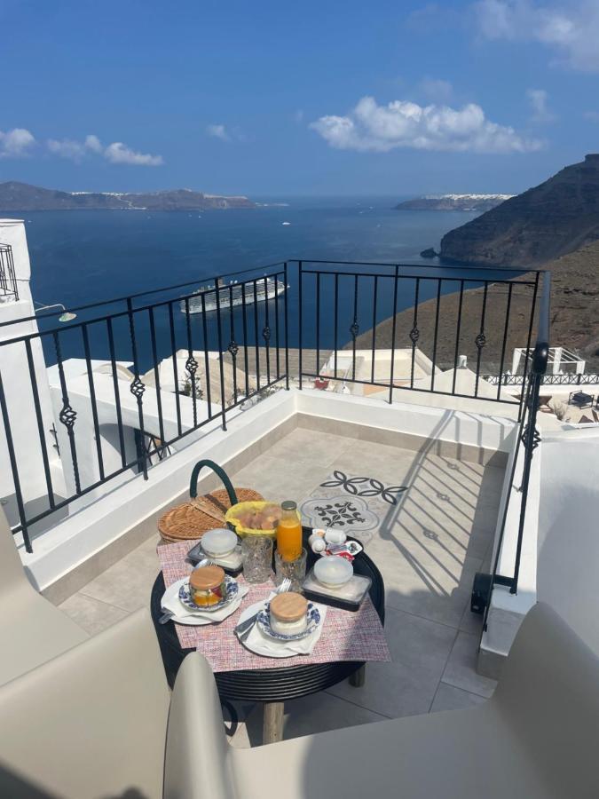 Doukas Caldera * Fira (Santorini)