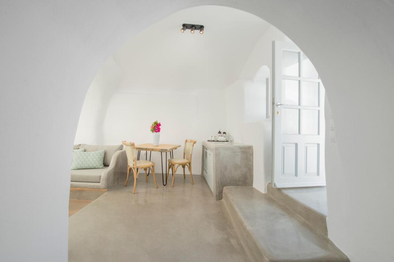 Aqua Serenity Luxury Santorini Aparthotel Foinikia (Santorini)