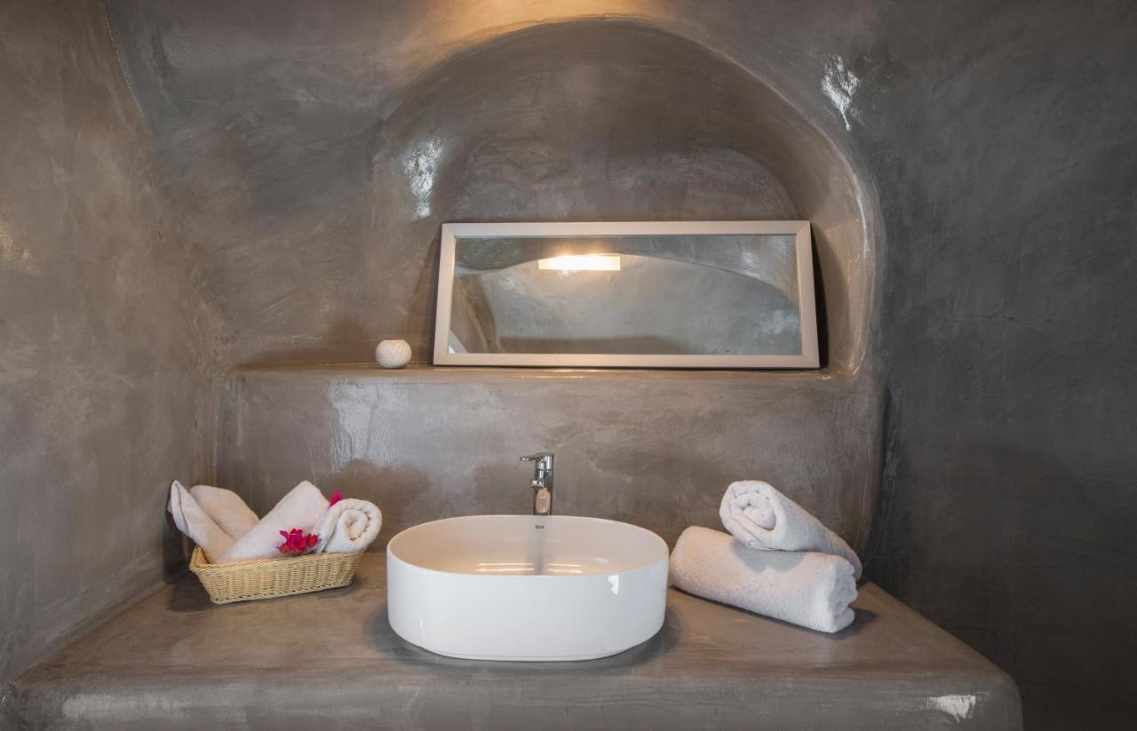 Aqua Serenity Luxury Santorini Aparthotel