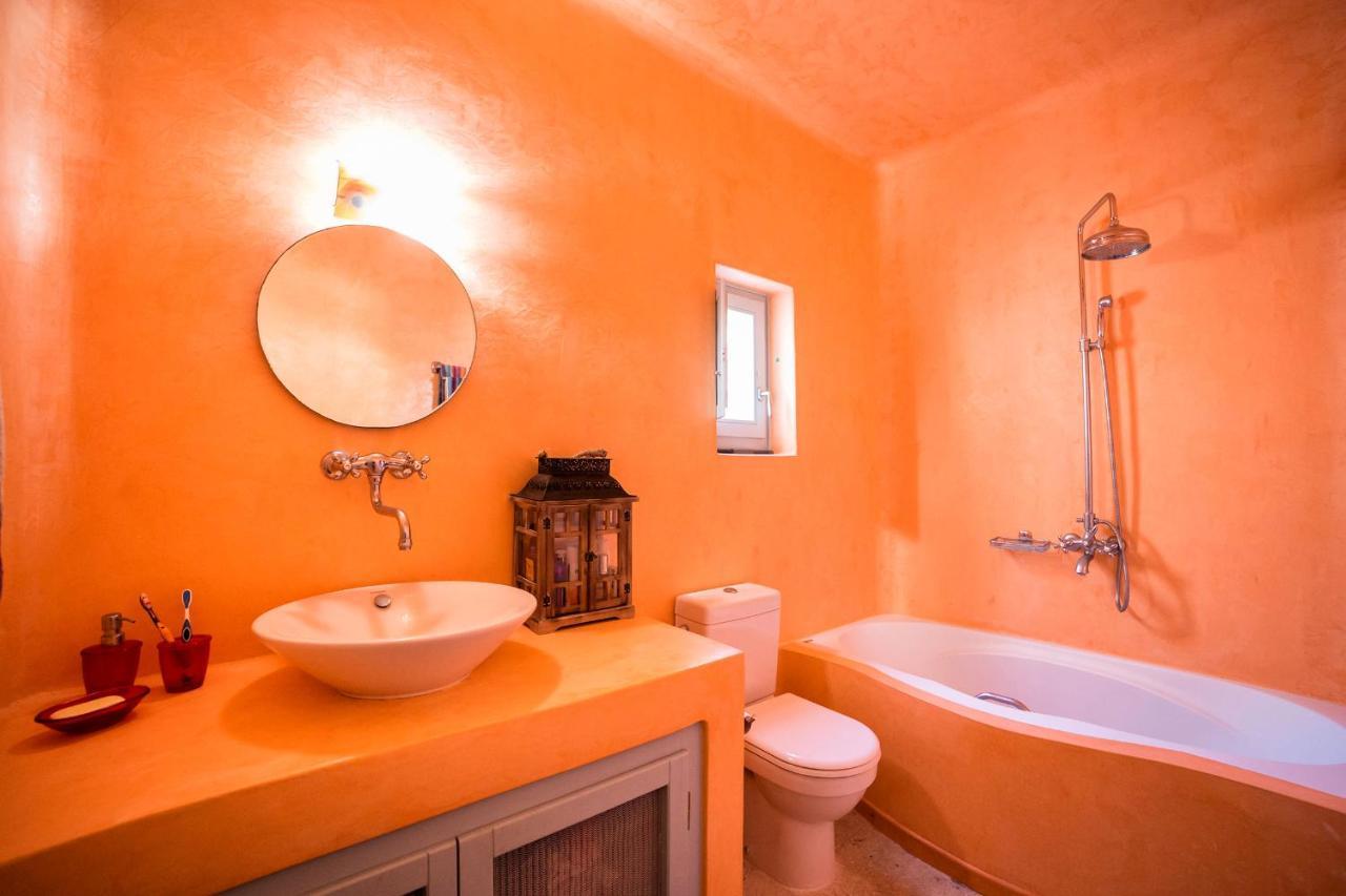 Sleeps8-parking-garden-pool-sunsets-barbeque Villa