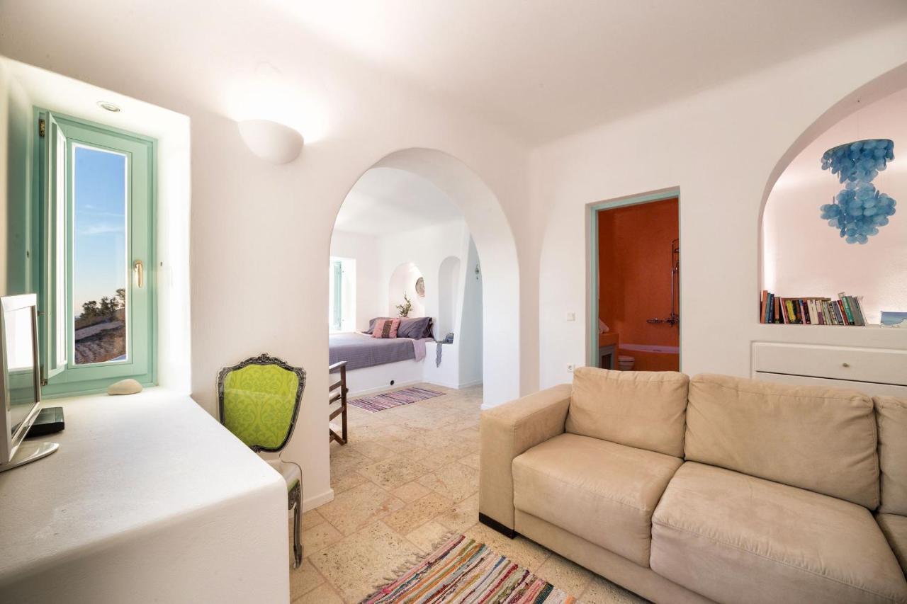 Villa Sleeps8-parking-garden-pool-sunsets-barbeque