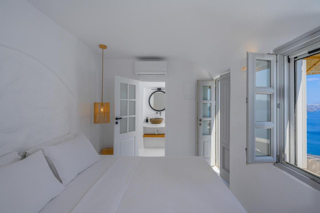 Nano Canaves * Oia (Santorini)