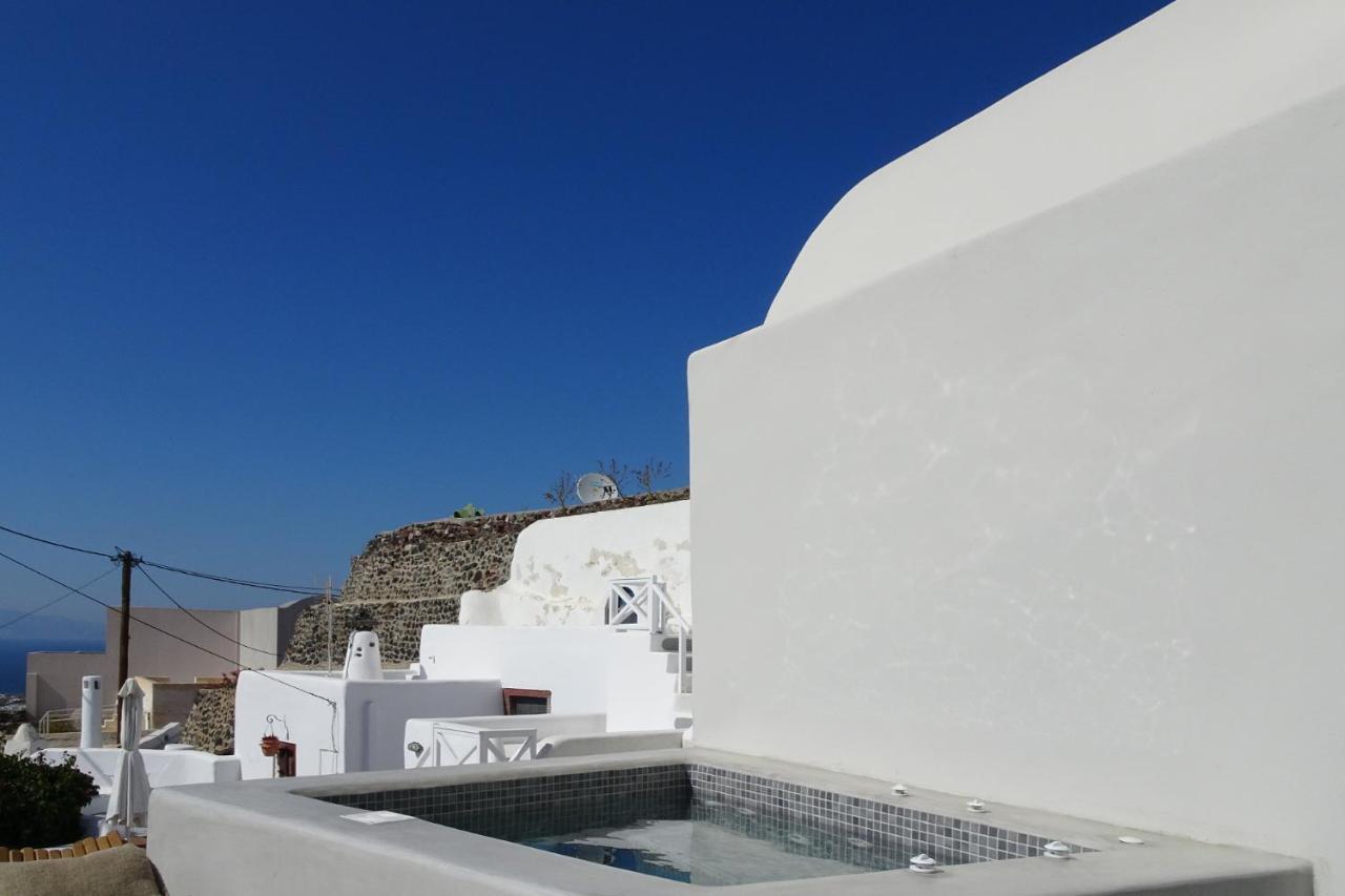 Cycladic House In Finikia Oia (Santorini)