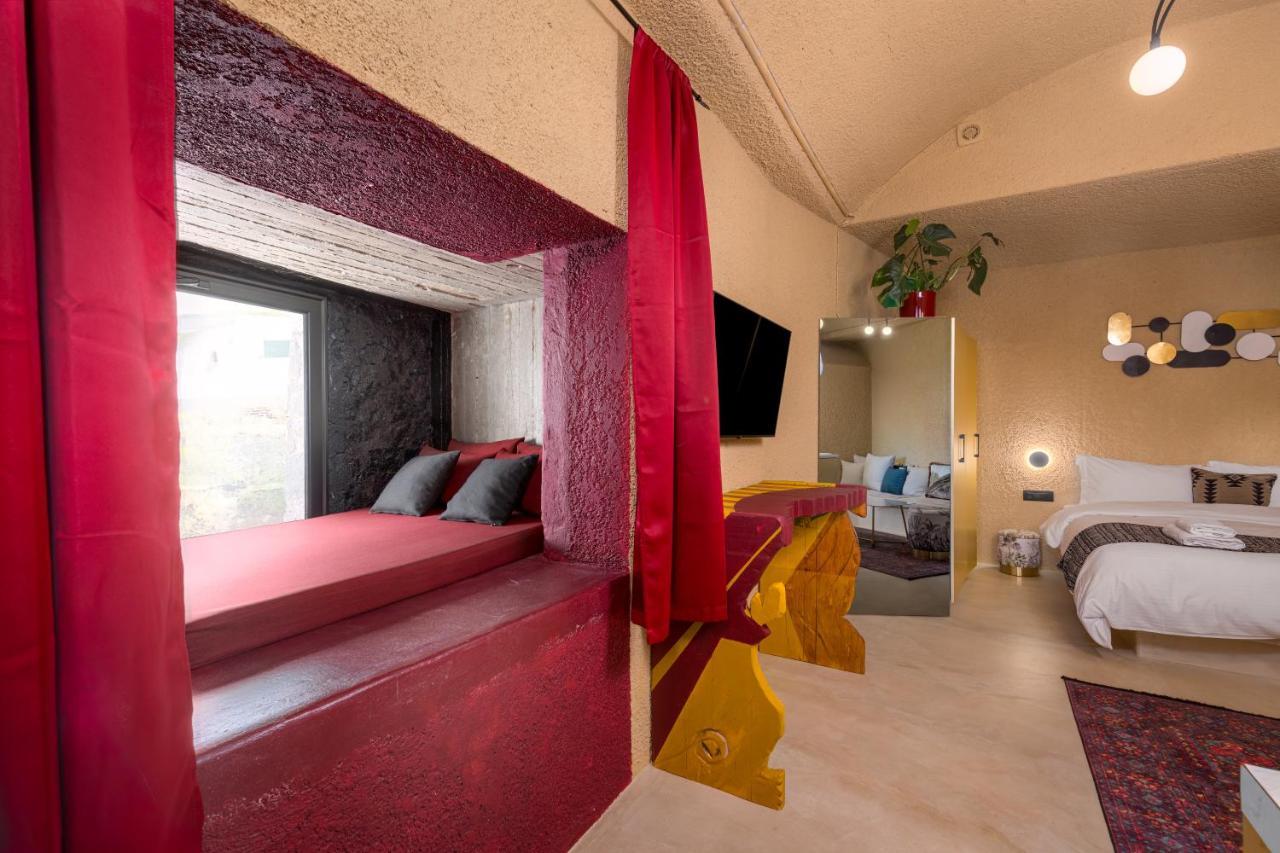 Canyon Santorini Apartment *