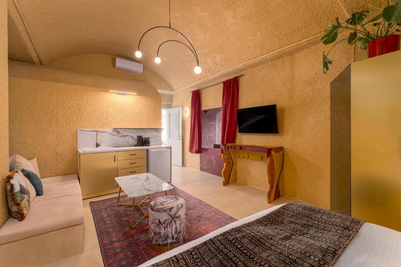 Canyon Santorini Apartment *